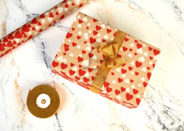 Папір пакувальний крафт "Мікс сердець чий та білих" в рулоні (0,7м х8м) 70г/м2 255-9162