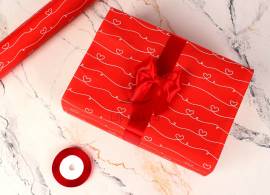 Бумага упаковочная "Лента лав на красном белом" в рулоне (0,7м х8м) 70г/м2 255-9087