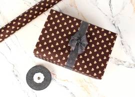 Бумага упаковочная крафт "Сердца мини на шоколадном" в рулоне (0,7м х8м) 70г/м2 255-9070