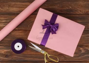 Бумага упаковочная крашенная в смеси розовая в рулоне (8м*0,58м) 65г/м² 255-4051