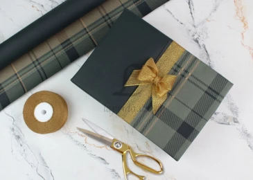 Папір пакувальний крафт бурий"Клітина океан+тонування океан" в рулоні (0,7м х8м) 70г/квм 255-4594